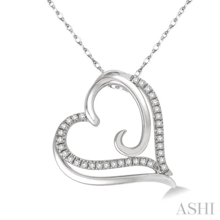 1/10 Ctw Round Cut Diamond Heart Pendant in 10K White Gold with Chain