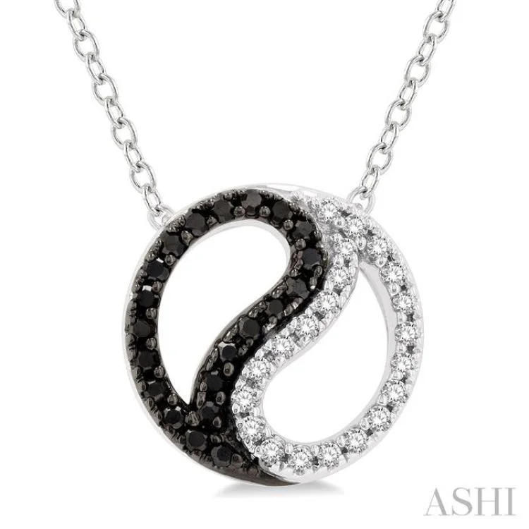 1/6 Ctw Tao Yin Yang Petite White & Black Round Cut Diamond Fashion Pendant With Chain in 10K White Gold