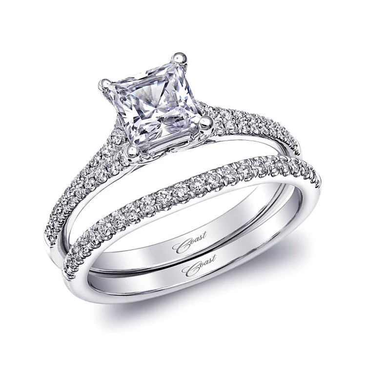 14 KT Engagement ring in White Gold