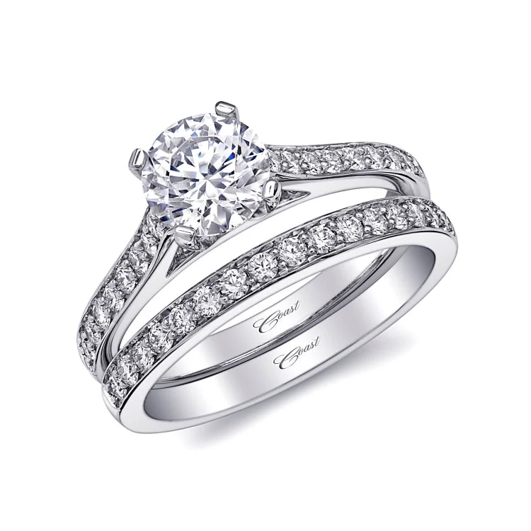 14 KT Engagement ring in White Gold