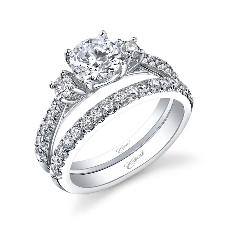 14 KT Engagement ring in White Gold