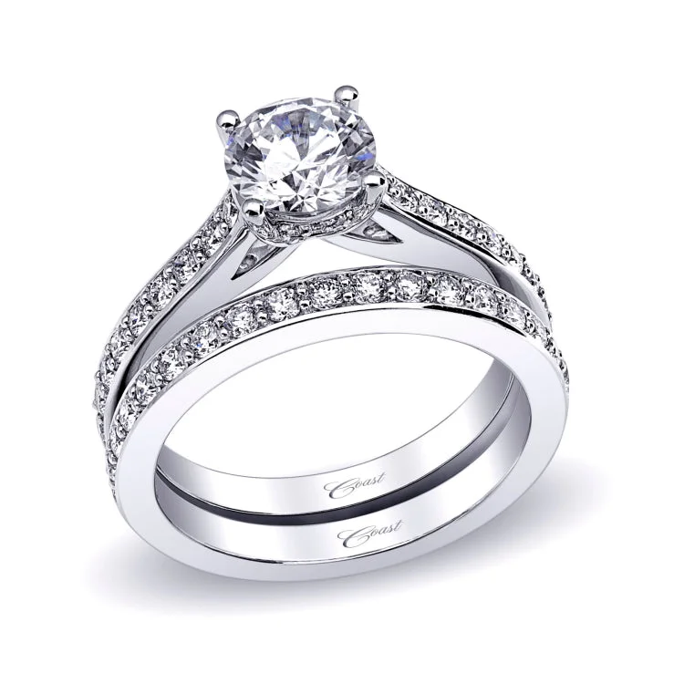 14 KT Engagement ring in White Gold