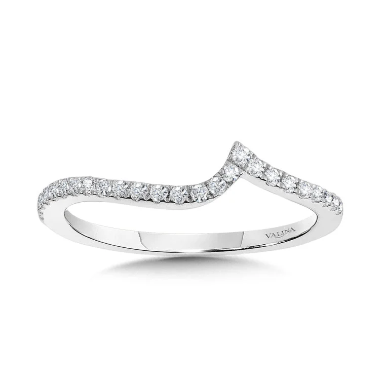 This true-fit matching wedding band is as perfect of a match for its engagement ring as you are for the one you love.