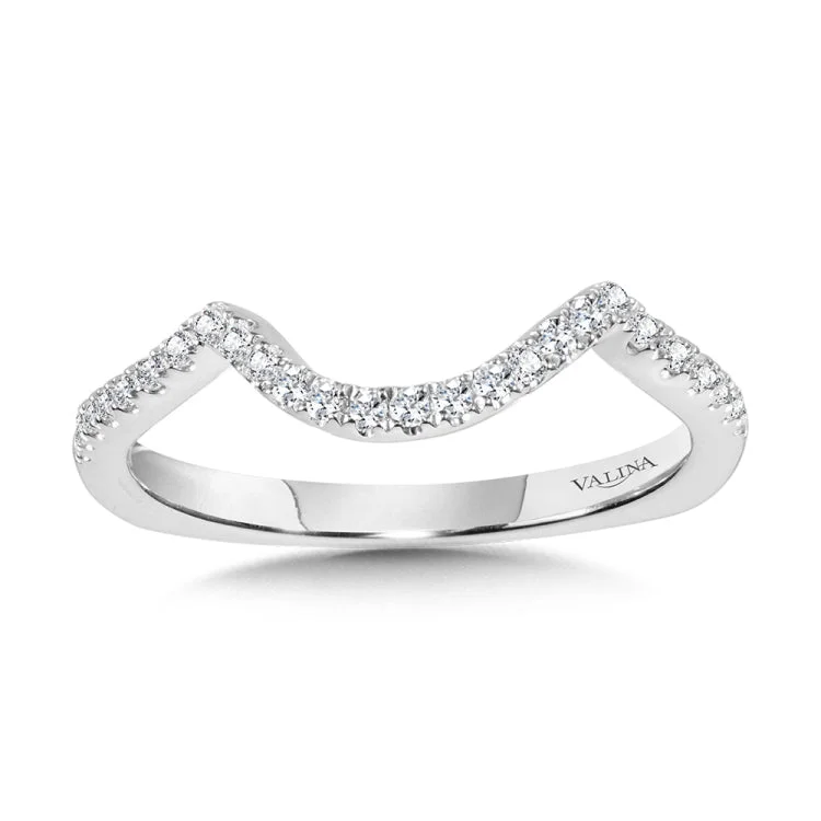 This true-fit matching wedding band is as perfect of a match for its engagement ring as you are for the one you love.