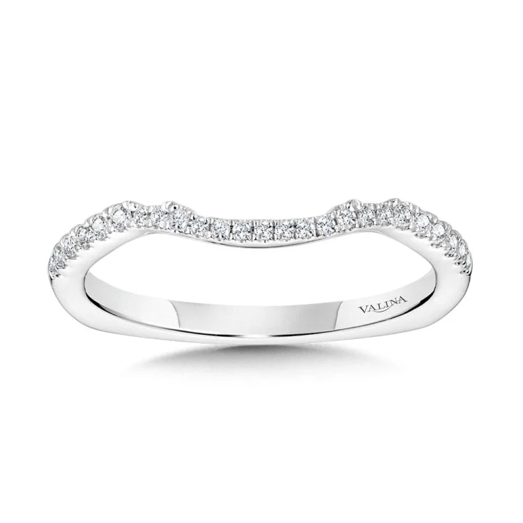 This true-fit matching wedding band is as perfect of a match for its engagement ring as you are for the one you love.