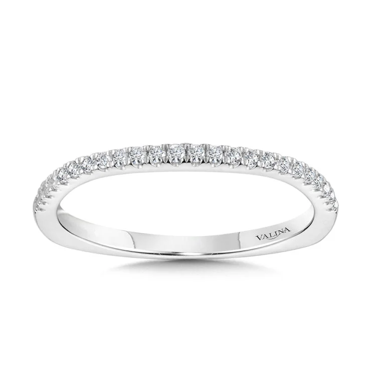 This true-fit matching wedding band is as perfect of a match for its engagement ring as you are for the one you love.