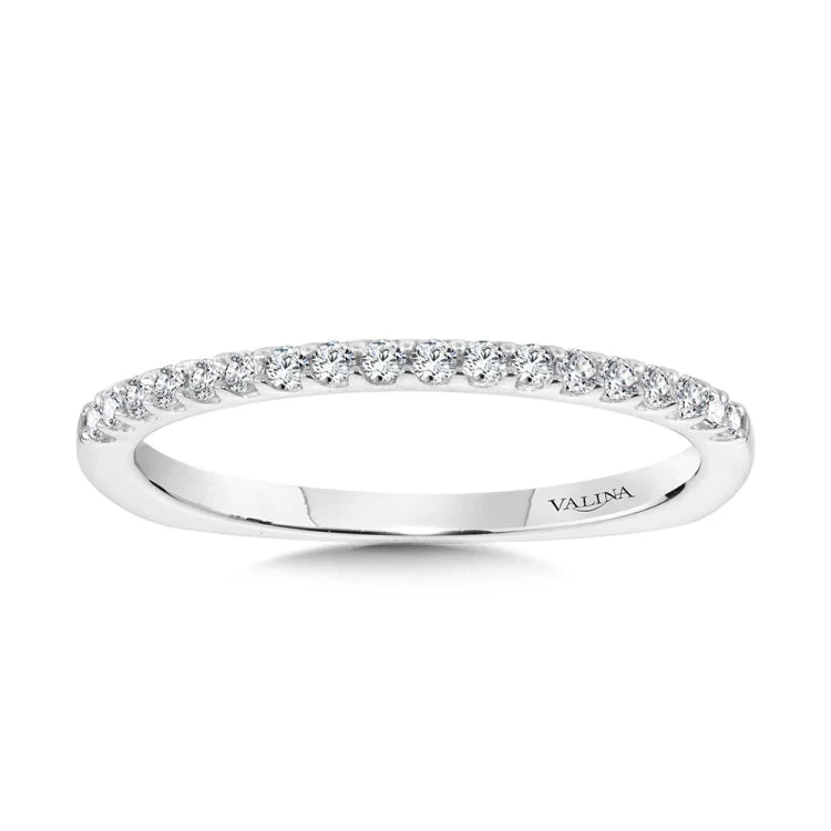 This true-fit matching wedding band is as perfect of a match for its engagement ring as you are for the one you love.