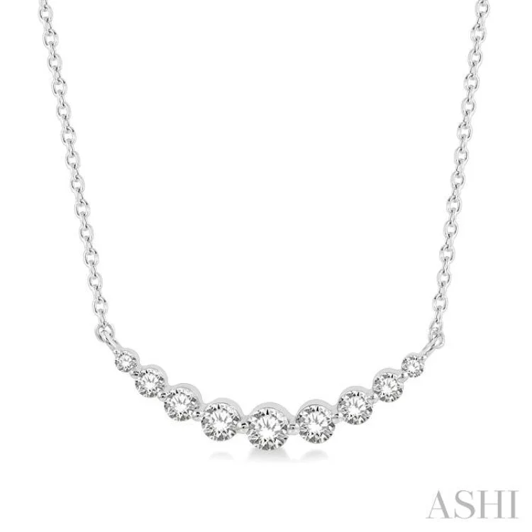 1/2 Ctw Diamond Smile Necklace in 14K White Gold