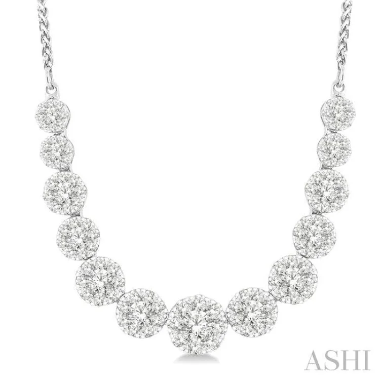 2 Ctw Round Cut Diamond Lovebright Necklace in 14K White Gold